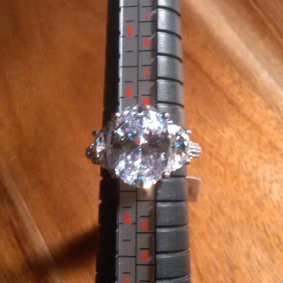 White Cubic Zirconia Sterling Silver Ring (Size 6.75) - Picture 4 of 16